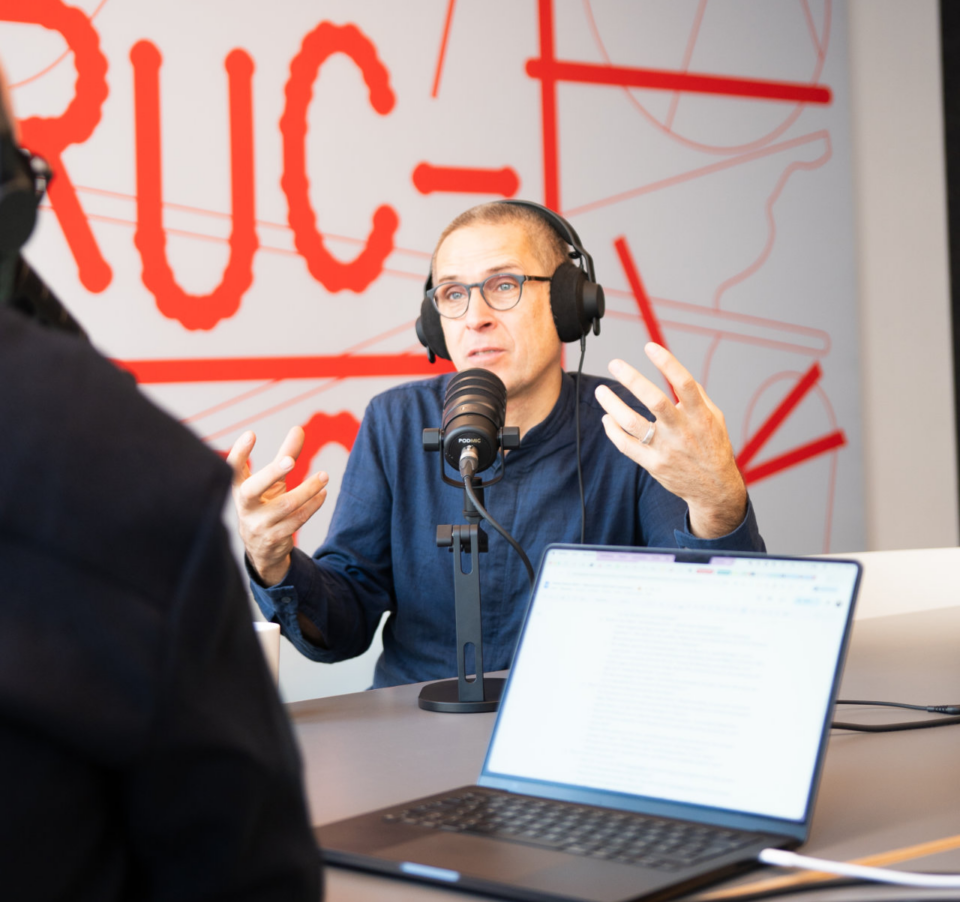 Podcast neues bauen #024 mit Prof. Eike Roswag-Klinge