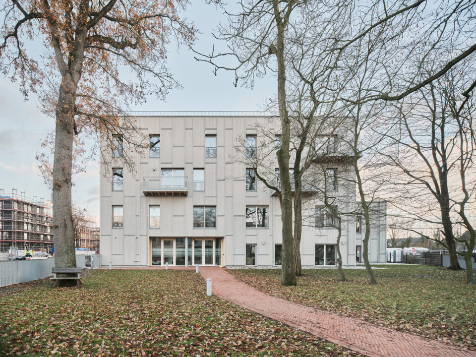 Woof & Skelle: Gebäudeensemble für soziales Wohnen & Kita im Ellener Hof, Bremen